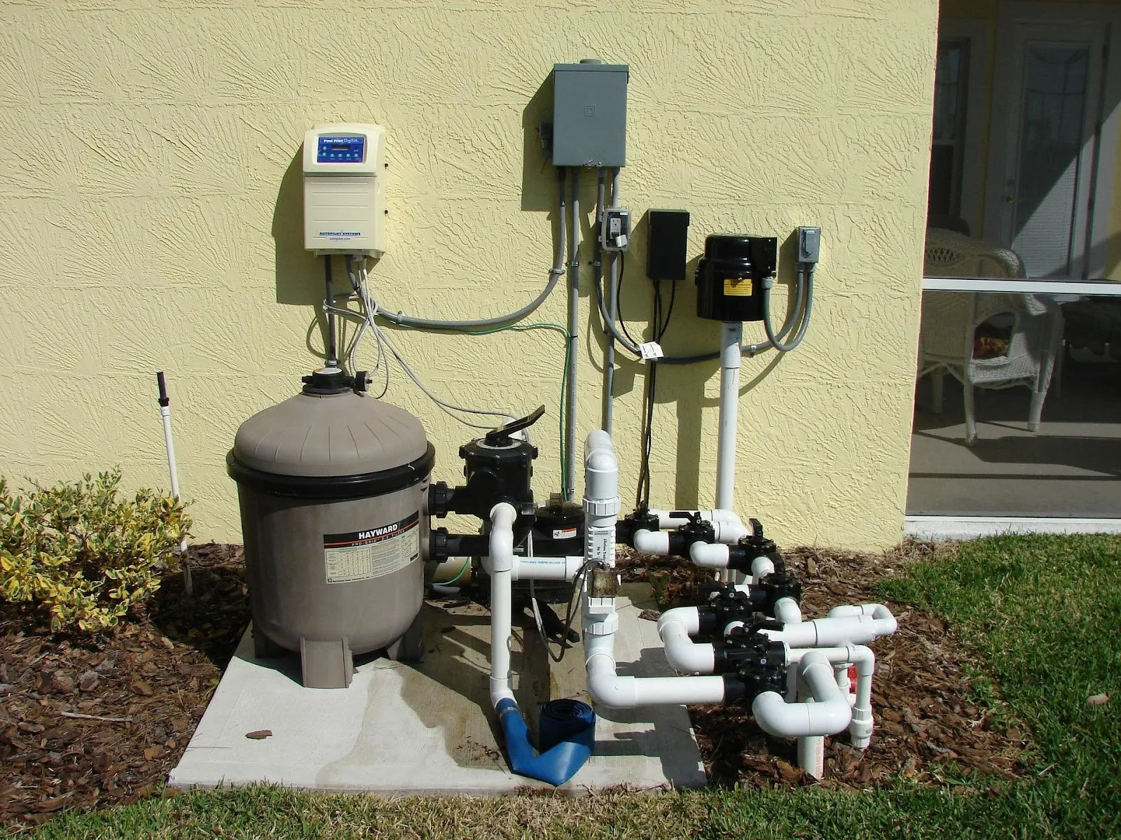 pool repair expert fixing leak and filtration system